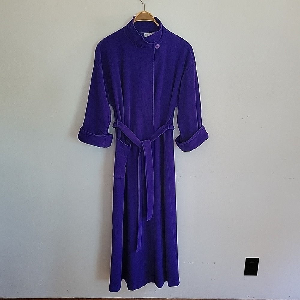 Vintage Vanity Fair Velour Wrap Robe Medium Long Purple Casual Lounge Mod Retro
